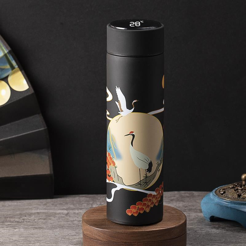 Exotisches Thermoskannendesign mit Temperaturanzeige